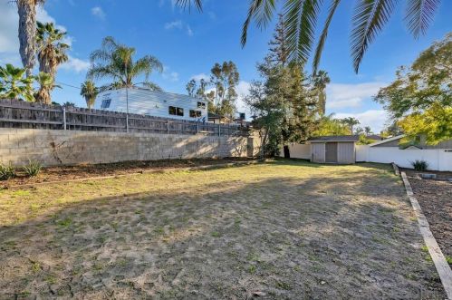 160 El Valle Opulento, Vista CA 92083-7708 exterior