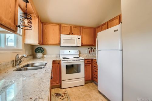 990 Zeno Way, Aurora CO 80017-3394 exterior