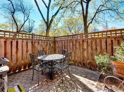 2131 Larrabee St, Chicago IL  60614-4444 exterior