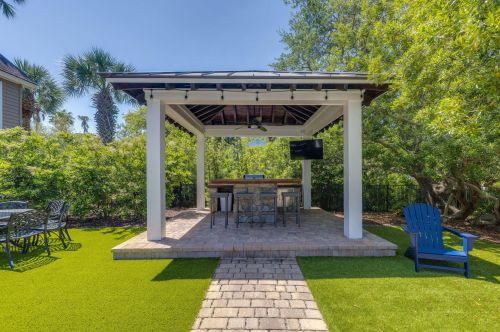 34 Dune Rdg Ln, Isle Of Palms SC  29451-3848 exterior