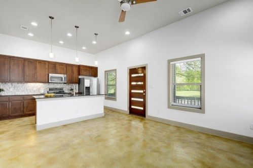 2712 12th St, Austin TX  78702-1501 exterior