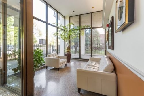 6701 Crandon Ave, Chicago, IL 60649-1237