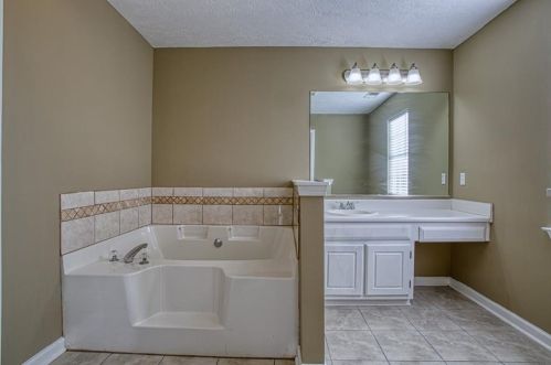 4072 Peachtree Farms Rd, Rex GA  30273-1380 exterior