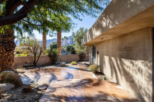 2921 Sunflower Cir, Palm Springs, CA 92262-9726