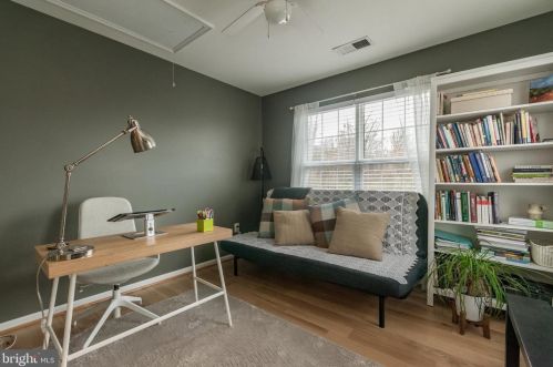 228 Lord Fairfax St, Charles Town WV  25414-2607 exterior