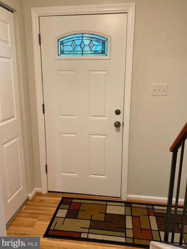 6930 Lafayette Park Dr, Annandale, VA 22003-3225