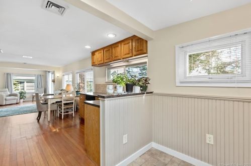 6 Center St, Niantic CT  06357-2658 exterior