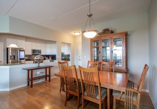 77 Quentin Rd, Palatine, IL 60067-4824