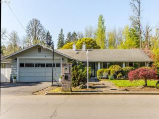 8912 Bohmann Pkwy, Portland, OR 97223-7148