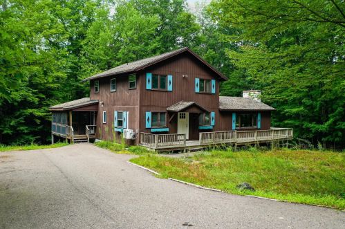 82 Chestnut St, Laconia, NH 03249-2576