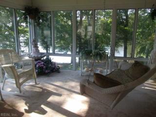 905 Sawgrass Ln, Portsmouth, VA 23703-2295