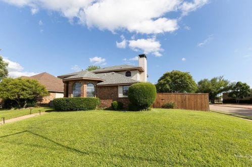 2060 Arbor Creek Dr, Carrollton, TX 75010-5069