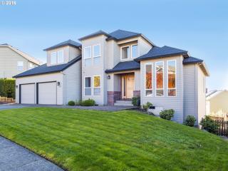14256 Tewkesbury Dr, Portland OR  97224-1988 exterior