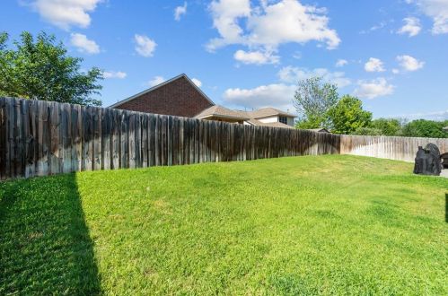 804 Sequoia Way, Fort Worth TX  76131-3557 exterior