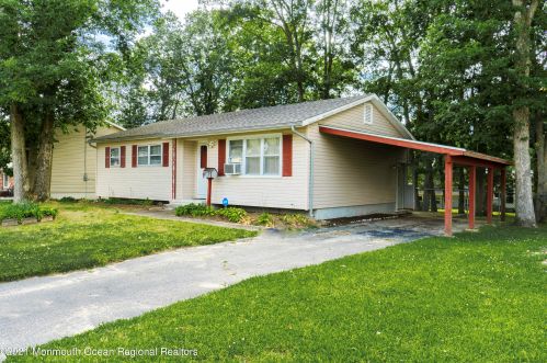 10 Adelphi Dr, Jackson Twp, NJ 08527-2302
