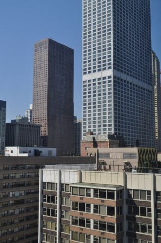 253 Delaware Pl, Chicago IL  60611-1758 exterior