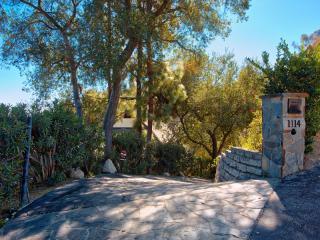 1114 Heatherside Rd, Pasadena, CA 91105-1116