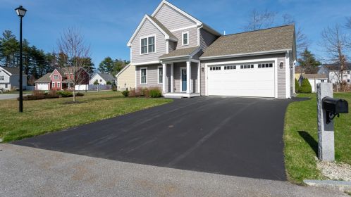 138 Shore Dr, Nashua, NH 03062-1382