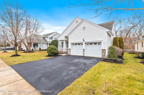 38 Barberry Dr, Tinton Falls, NJ 07712-8550