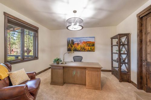 11490 Bottcher Loop, Truckee CA  96161-2793 exterior