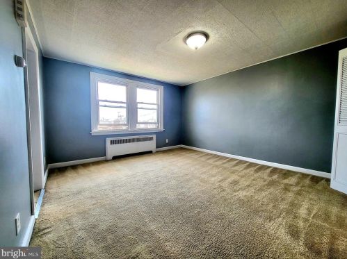 6404 Marsden St, Philadelphia, PA 19135-2707