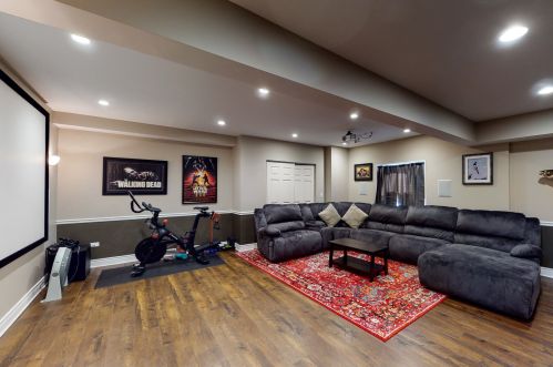 725 Bluebell Ln, Pingree Grove IL  60140-9154 exterior