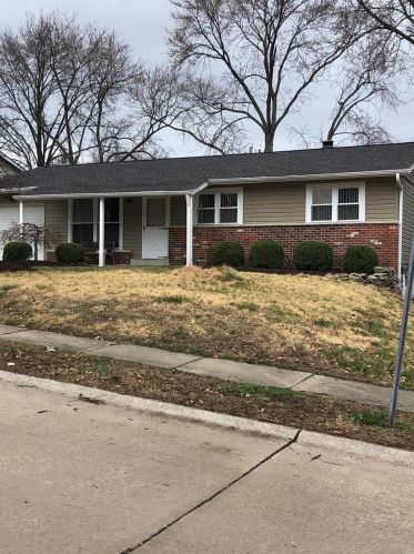 12535 Dawn Beth Dr, Hazelwood, MO 63043-2803