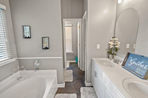 2856 Baker Ridge Dr, Atlanta GA  30318-7227 exterior