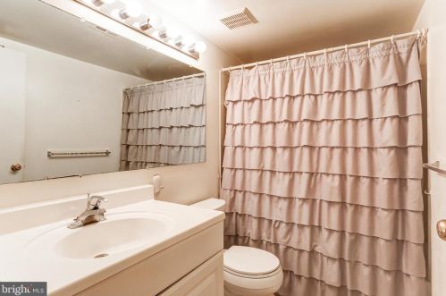 173 Valleybrook Dr, Lancaster PA  17601-4619 exterior