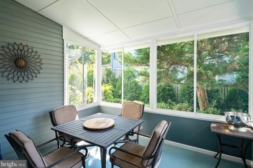 220 Washington Ave, Tavistock NJ 08033-3323 exterior