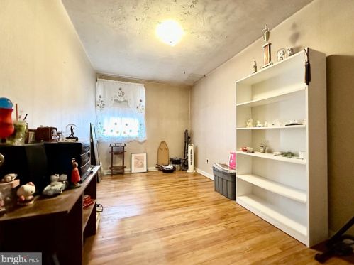 1113 Hunting Park Ave, Philadelphia PA 19140-2830 exterior