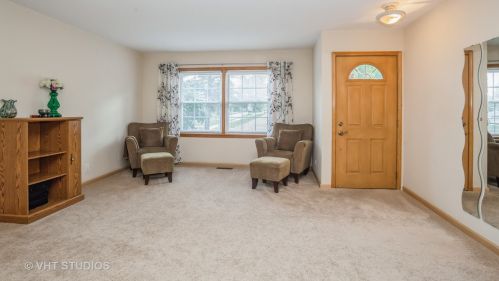 400 Wellington Dr, Streamwood, IL 60107-1037