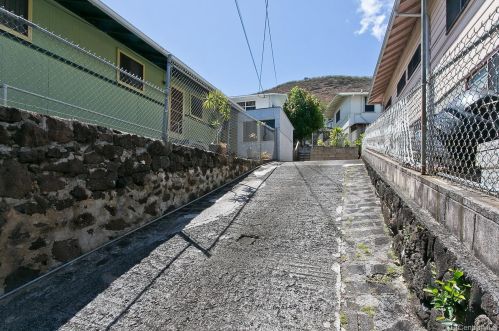 1781 Puowaina Dr, Honolulu HI  96813-1735 exterior