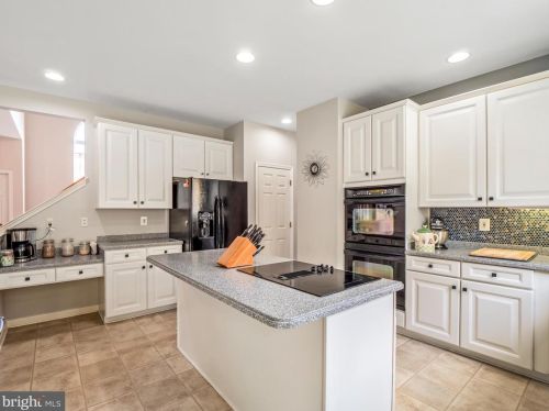 3738 Katie Pl, Triangle, VA 22172-2042