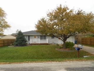 2002 14th St, Silvis, IL 61282-1944
