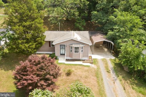 20 Harrison Ave, Berkeley Springs, WV 25411-5343