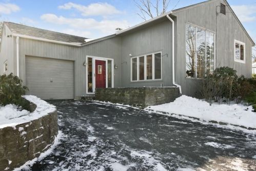 10 Saint Marys Ln, Norwalk, CT 06851-2227