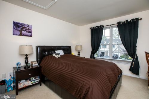 9 Nestlewood Way, Princeton NJ  08540-6132 exterior