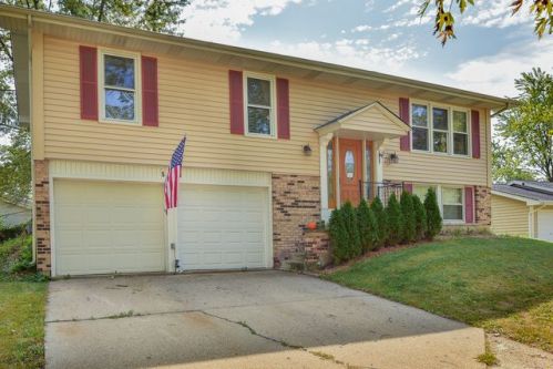 521 Blackhawk Ln, Lemont, IL 60440-1766