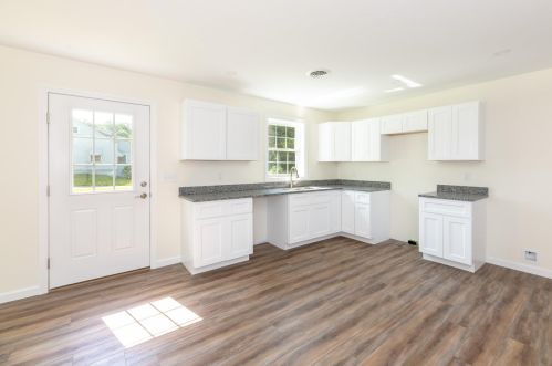 37 Overland St, Laconia, NH 03246-3728