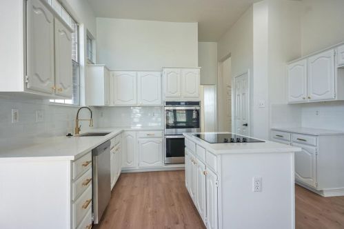 2502 Crosslands Dr, Garland TX  75040-3839 exterior