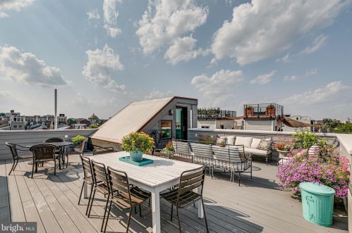 720 4 St, Philadelphia PA 19147-3127 exterior