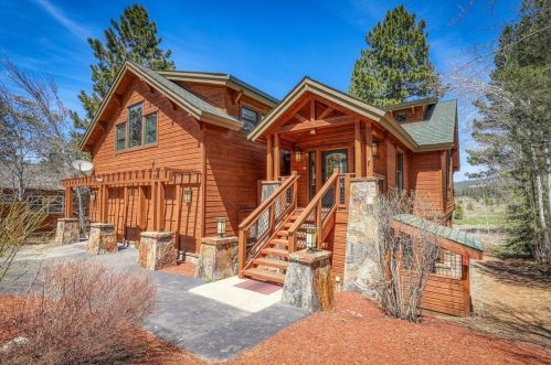 196 Basque Dr, Truckee CA  96161-3917 exterior