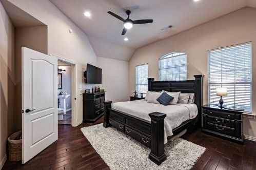 10512 Stonehill Dr, Fort Worth TX  76126-4547 exterior