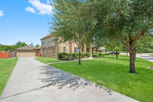 1932 Graystone Hills Dr, Conroe TX  77304-2332 exterior