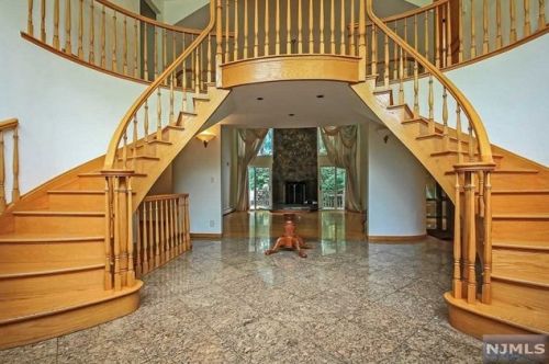 226 Wilson Dr, Cresskill, NJ 07626-1735