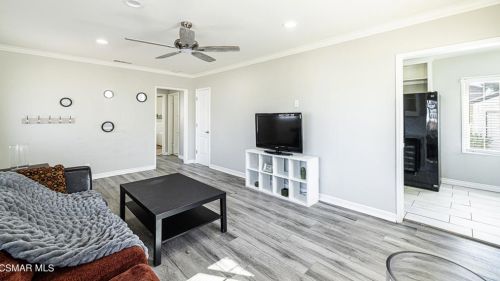 7662 Paso Robles Ave, Van Nuys CA  91406-2141 exterior