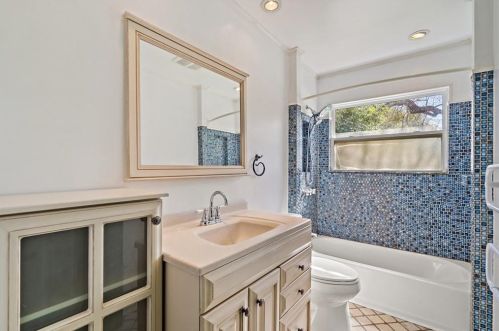 7501 Creston Ln, Austin TX  78752-1324 exterior