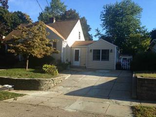 34 Hersey Rd, Cranston, RI 02910-6011