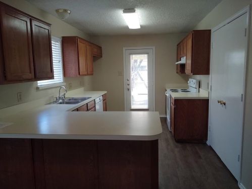 6909 Sierra Dr, Fort Worth TX  76180-6151 exterior